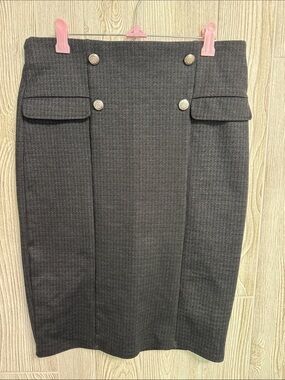 Classic Gray Houndstooth Pencil Skirt with Decorative Buttons